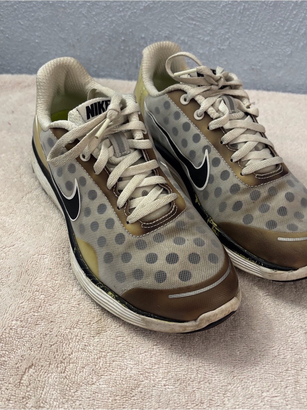 Nike Womens Running Walking Shoes SZ 7 US, Lunarlon Gold Grey Dotted